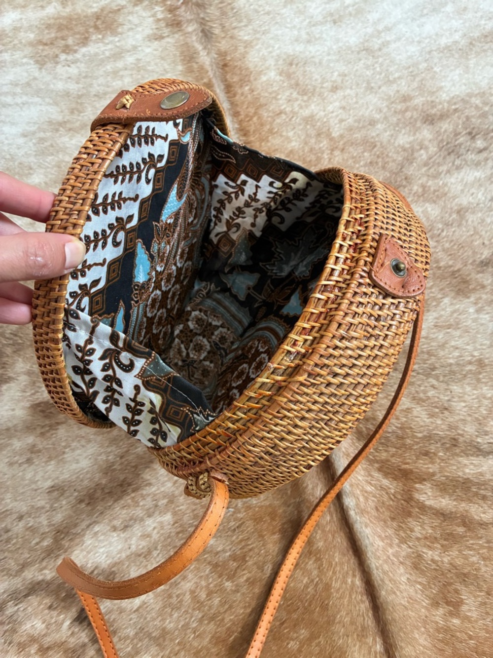 Bali Round Rafia Basket Rattan Purse - Picture 7 of 7